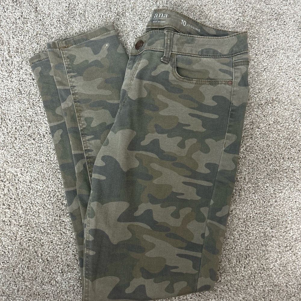 Ana jeggings size 10 camo print